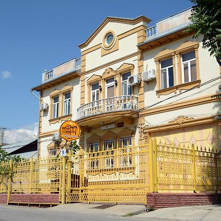 Yellow Hostel ドゥシャンベ エクステリア 写真