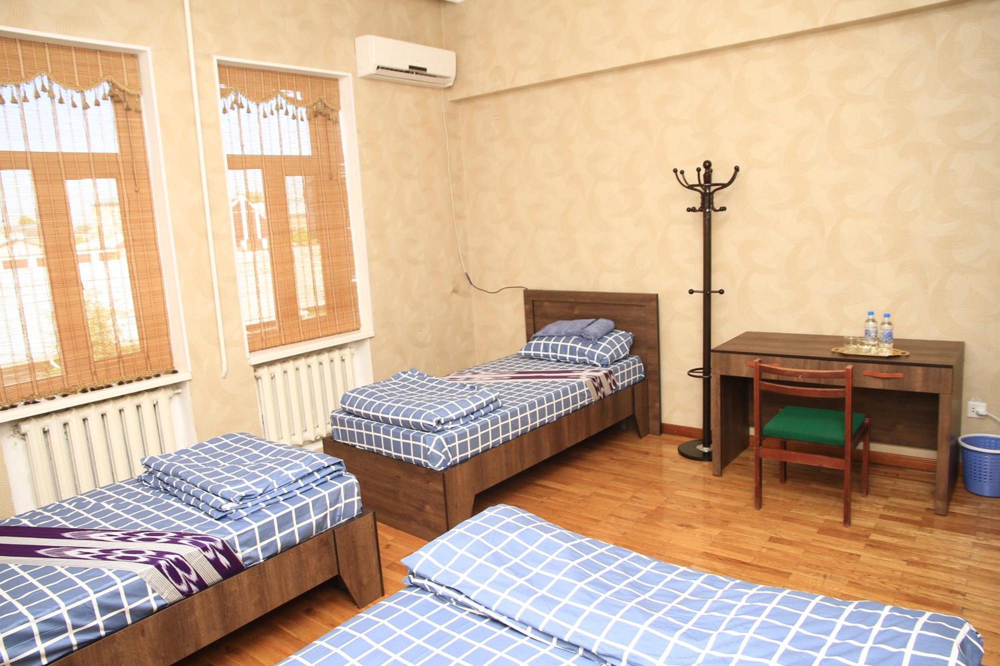 Yellow Hostel ドゥシャンベ エクステリア 写真