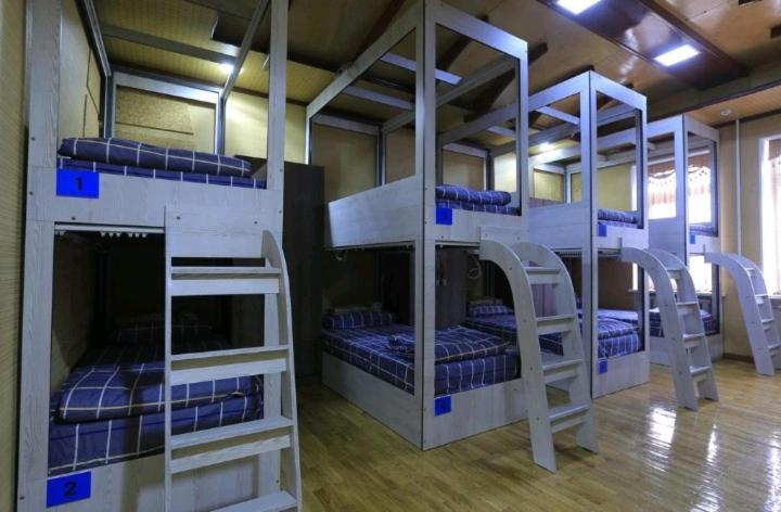 Yellow Hostel ドゥシャンベ エクステリア 写真