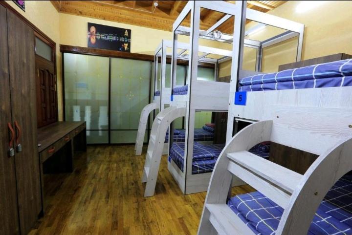 Yellow Hostel ドゥシャンベ エクステリア 写真
