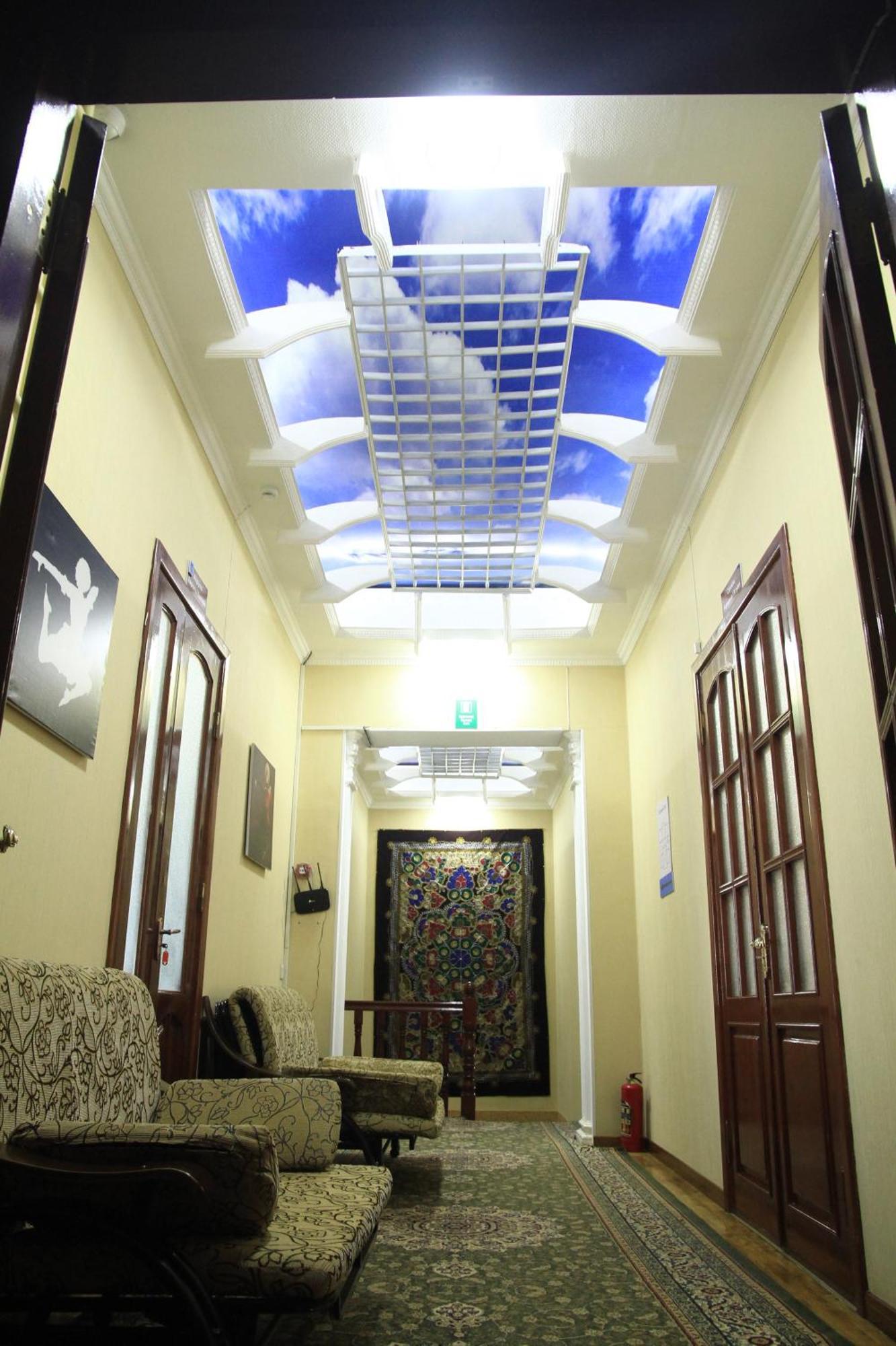 Yellow Hostel ドゥシャンベ エクステリア 写真