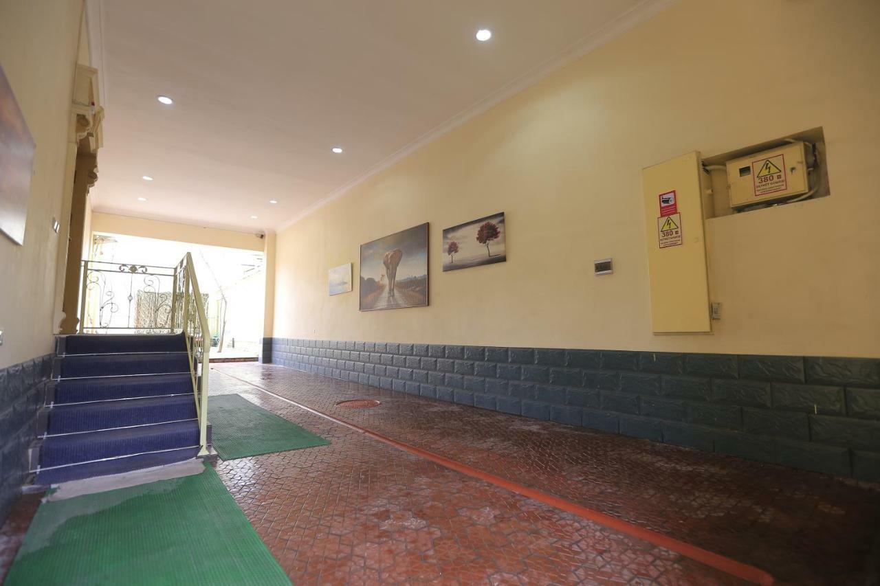 Yellow Hostel ドゥシャンベ エクステリア 写真