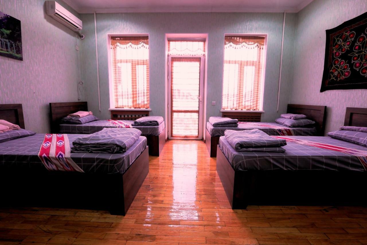 Yellow Hostel ドゥシャンベ エクステリア 写真