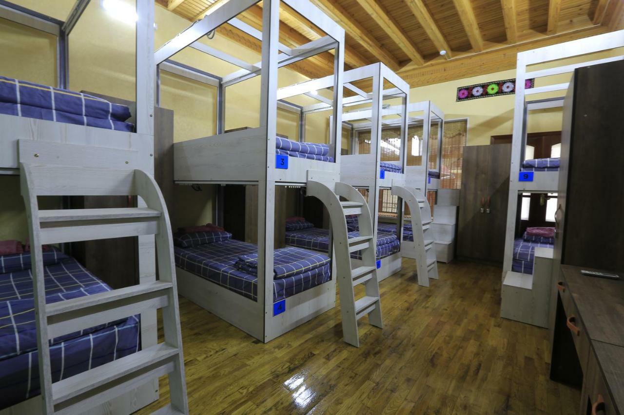 Yellow Hostel ドゥシャンベ エクステリア 写真