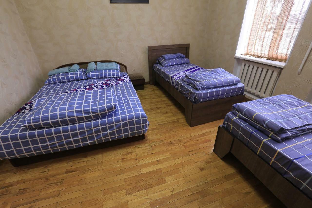 Yellow Hostel ドゥシャンベ エクステリア 写真