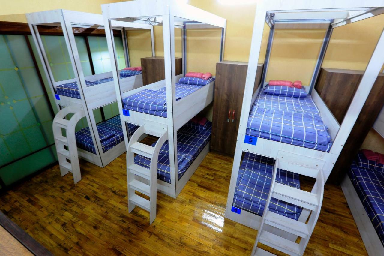 Yellow Hostel ドゥシャンベ エクステリア 写真