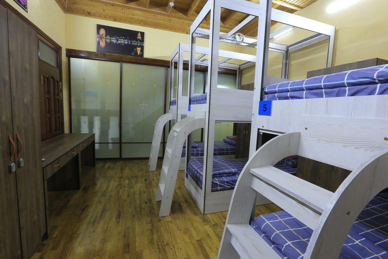 Yellow Hostel ドゥシャンベ エクステリア 写真