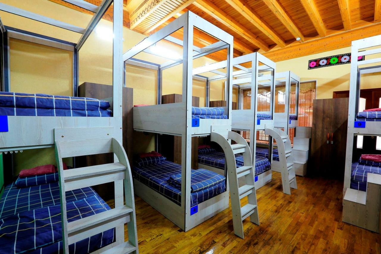 Yellow Hostel ドゥシャンベ エクステリア 写真
