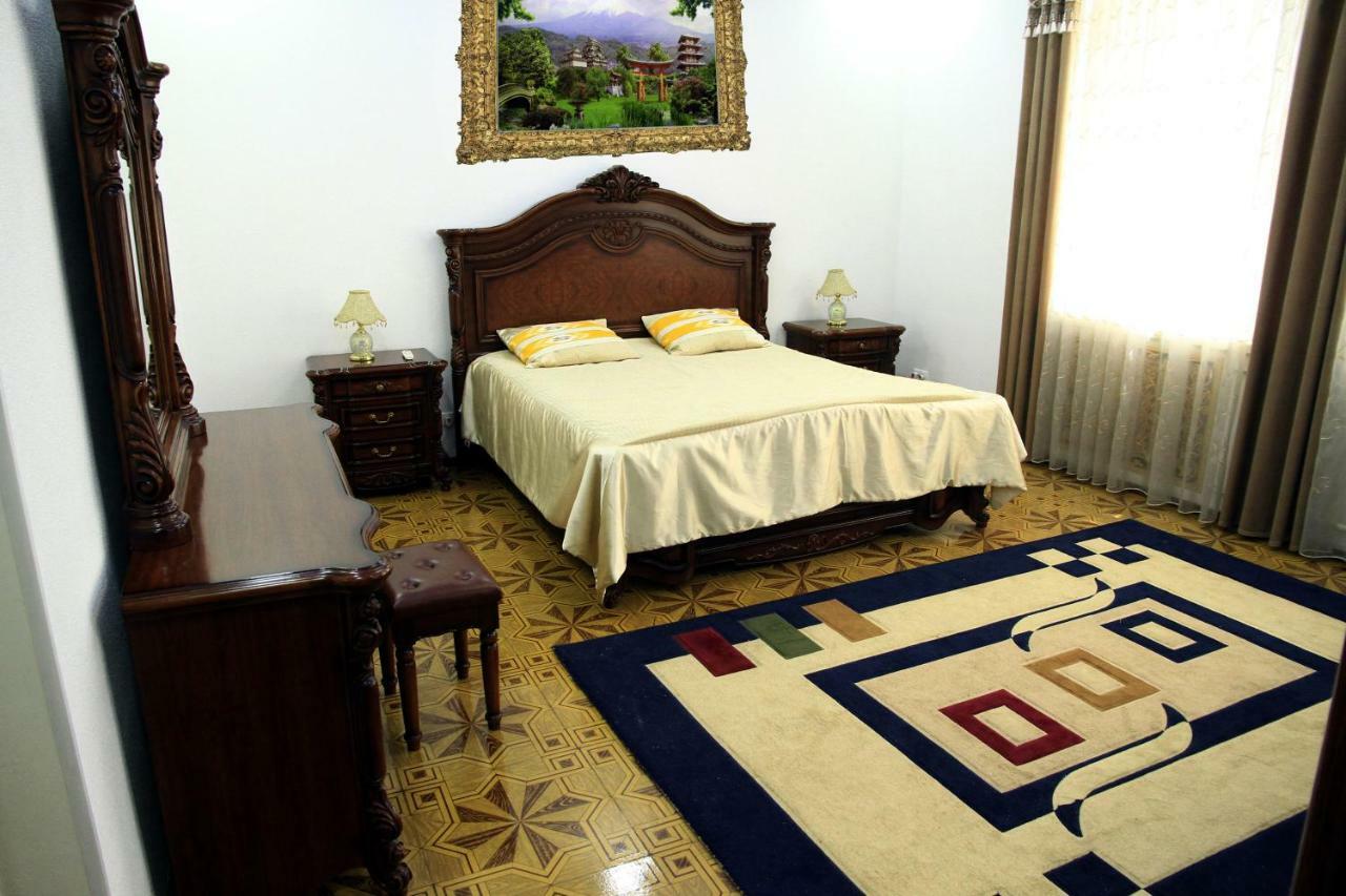 Yellow Hostel ドゥシャンベ エクステリア 写真